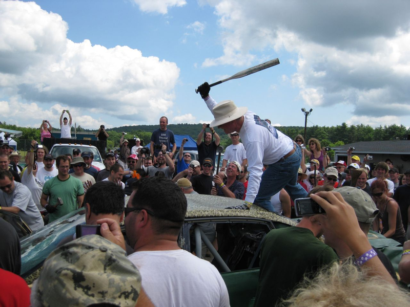Illustration for article titled The 24 Hours Of LeMons New England 2009 Über Gallery, Part 4